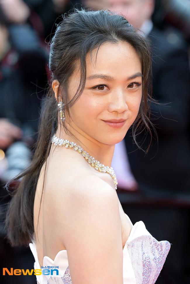 tang-wei-thrilling-eye-contact-photo-n-hd
